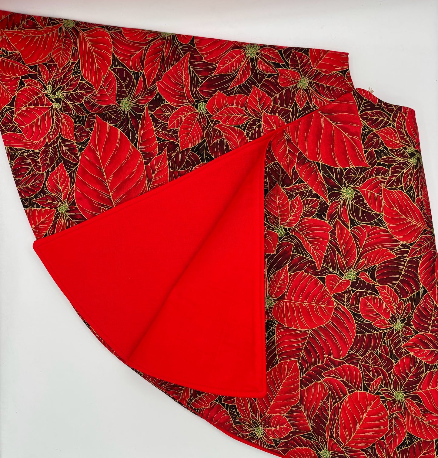 Poinsetta Leaves and Metallic Tree Skirt