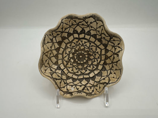 Tiny Footed Wavy Dish in Natural