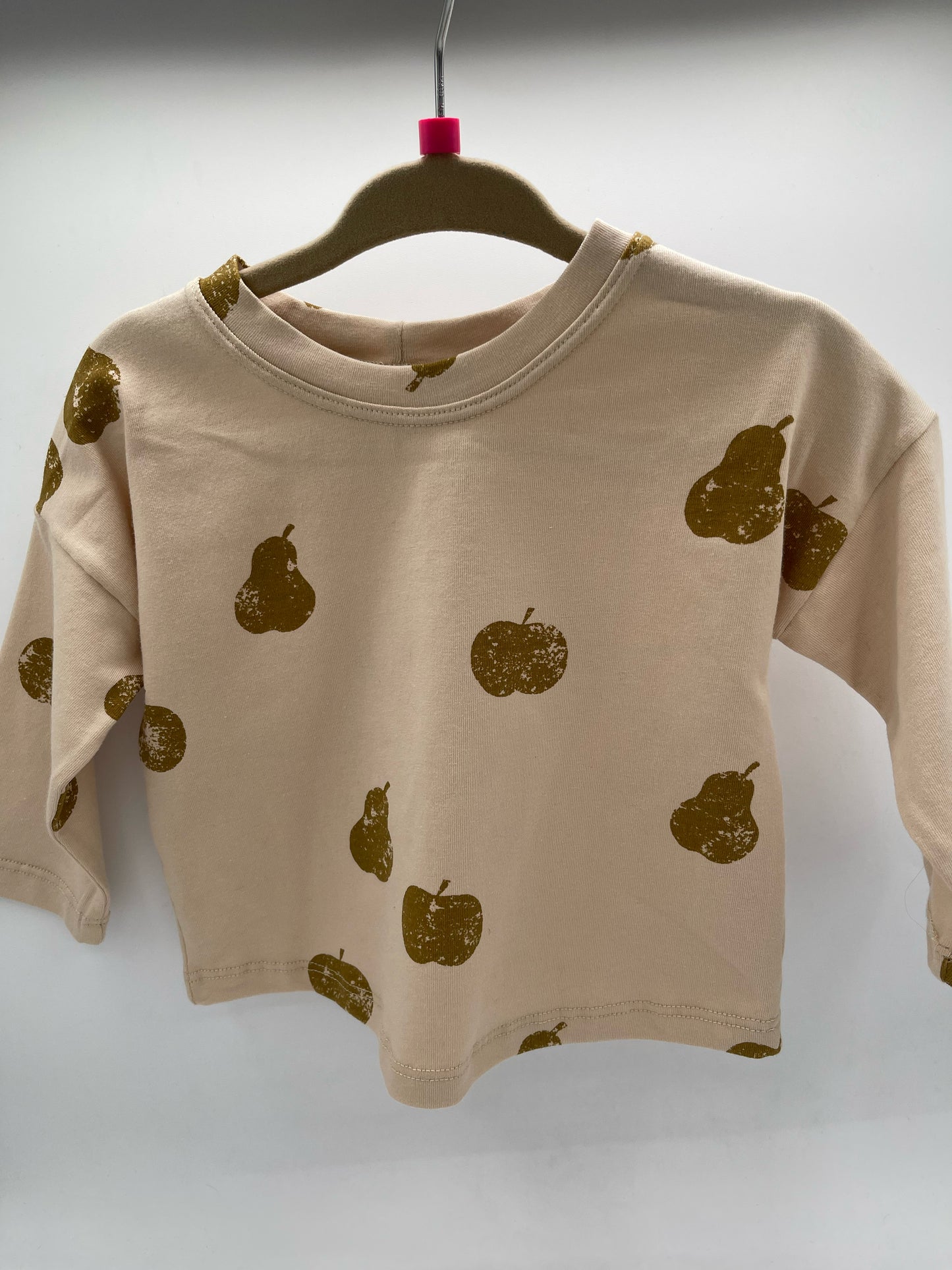 1 T T-Shirt - Cream w/Pear Motif