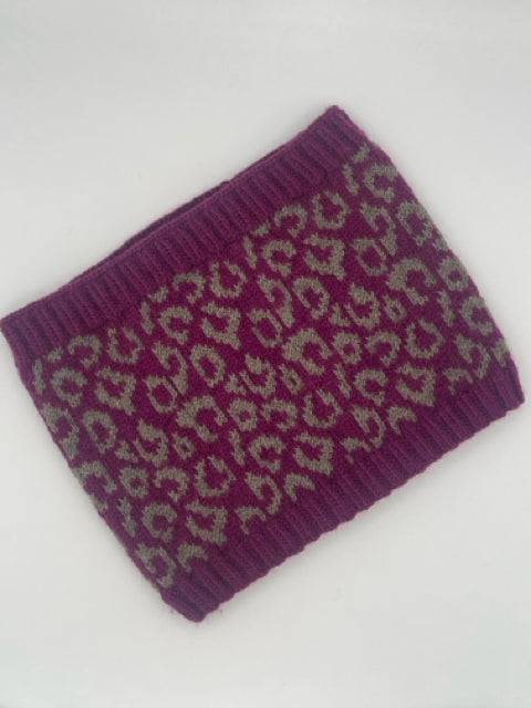 Magenta Wool Leopard Print Knit Cowl