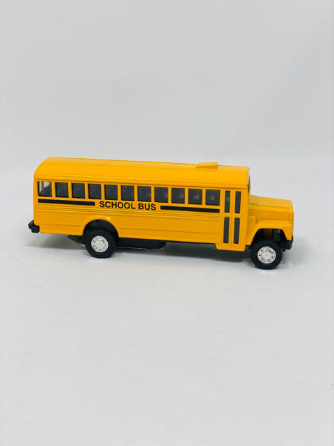 Die Cast Pull-Back School Bus