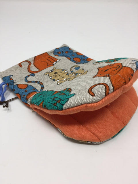 Bright Cat Oven Mitt