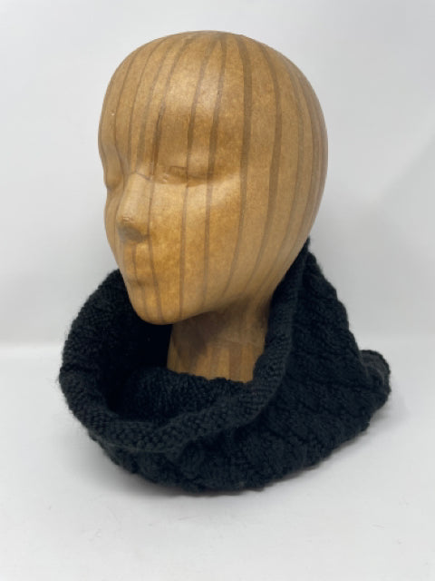 Black Acrylic Cable Knit Cowl